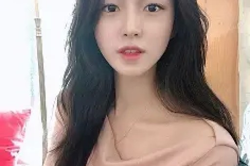 揭开《高朋满座》的神秘面纱：一场关于人生的幽默探讨